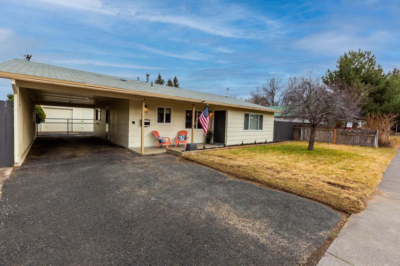 624 8th Street - Photo 1