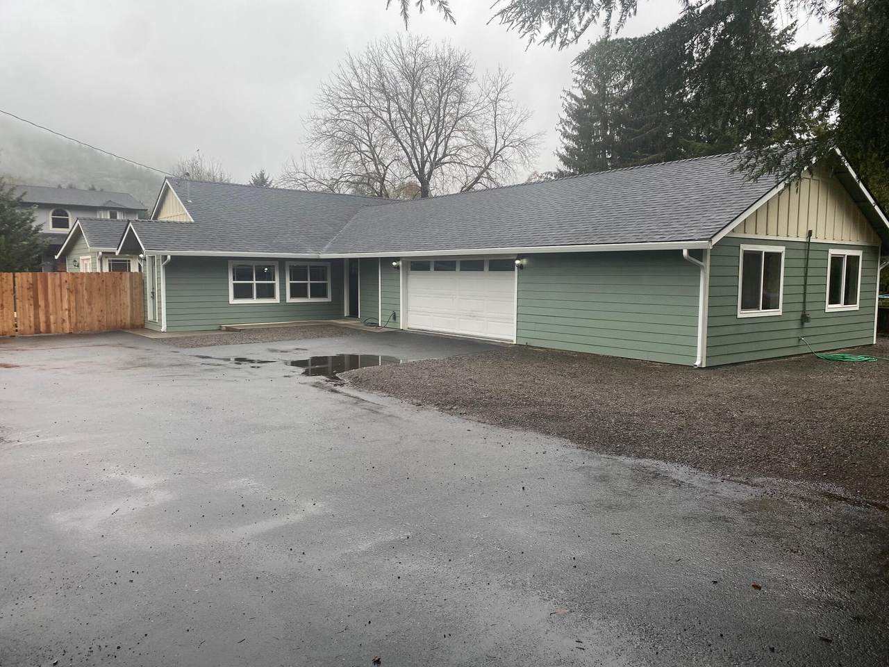 935 Pine Street - Photo 1