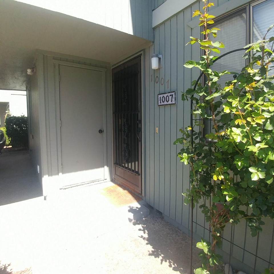 1007 Camelot Drive - Photo 1