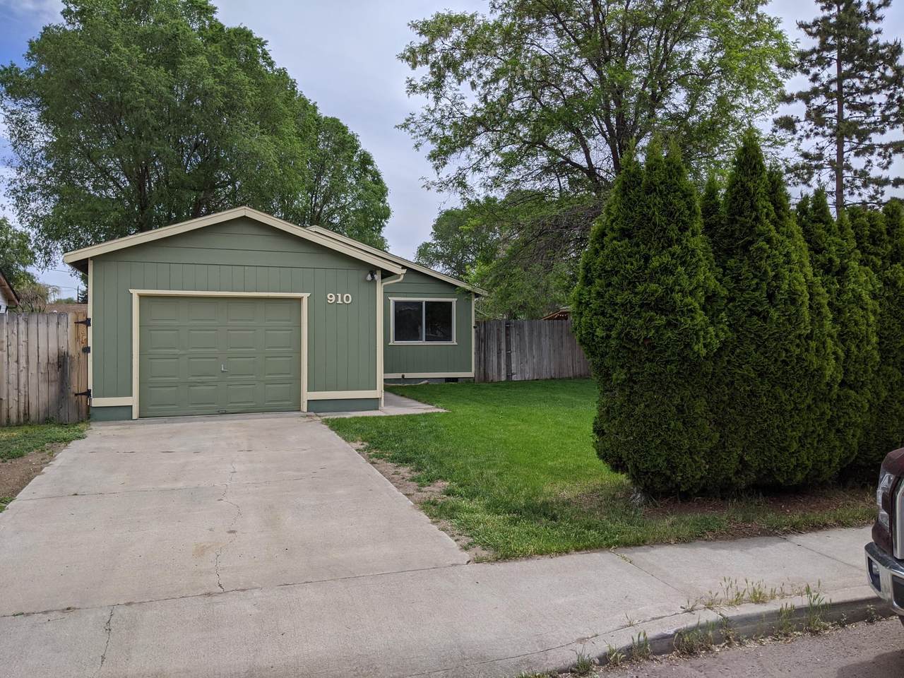 910 Algonquian Court - Photo 1
