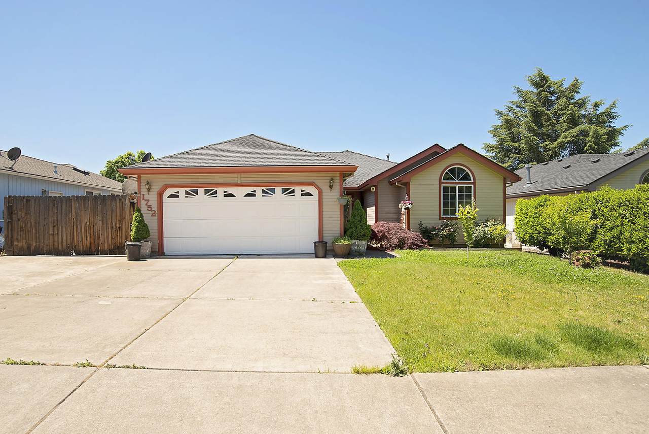 1752 Sandpiper Drive - Photo 1