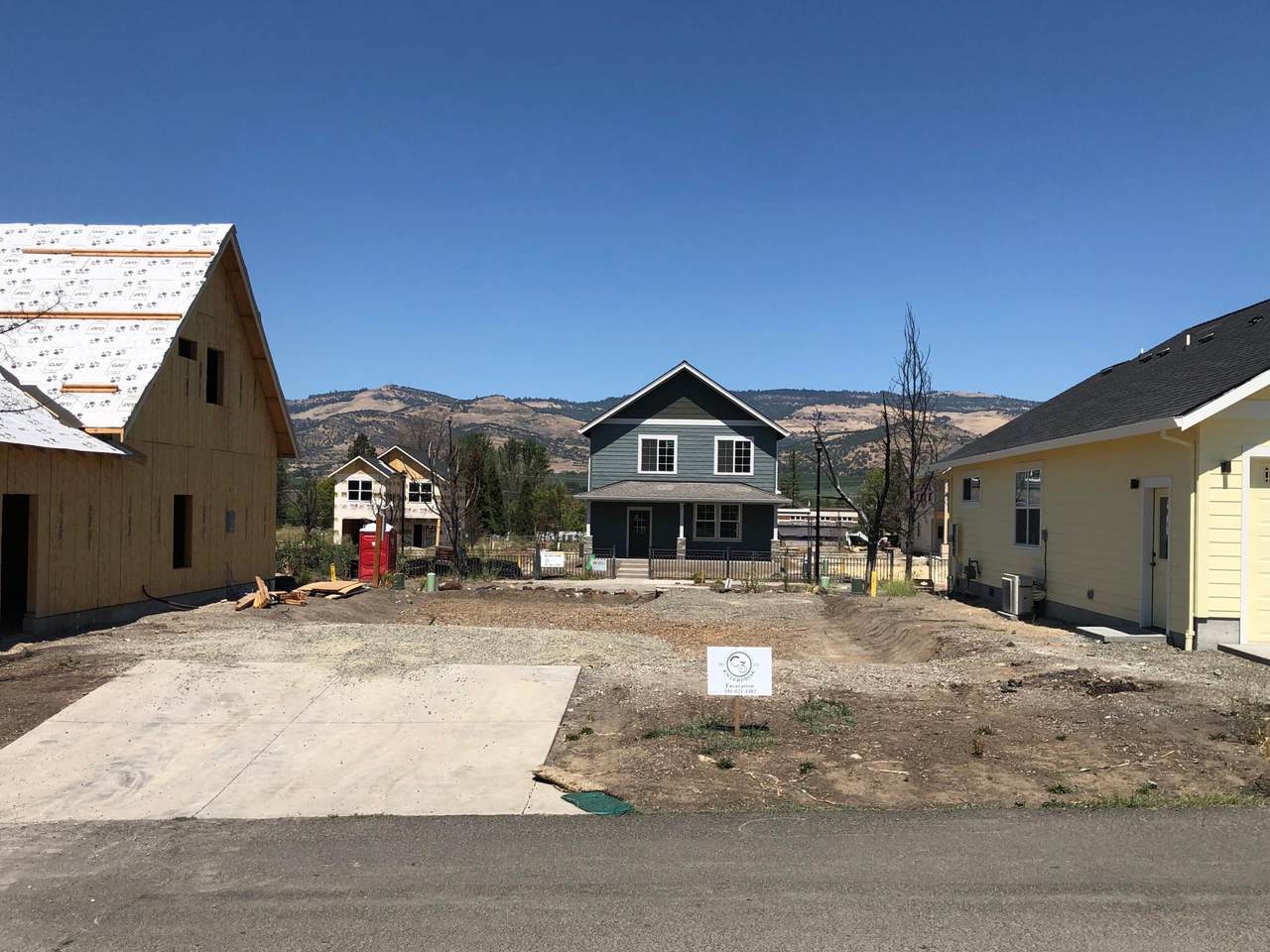 212 Willow Way - Photo 1