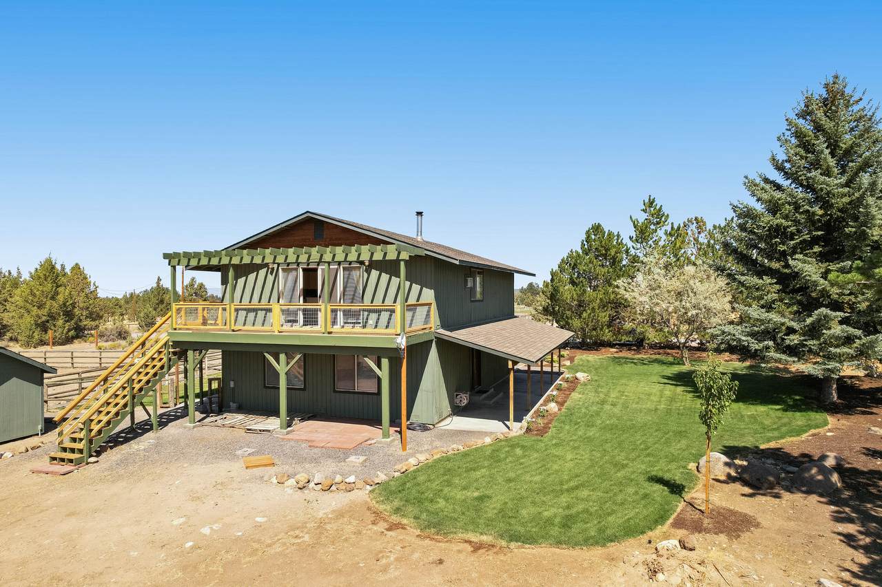 65059 Smokey Butte Drive - Photo 1