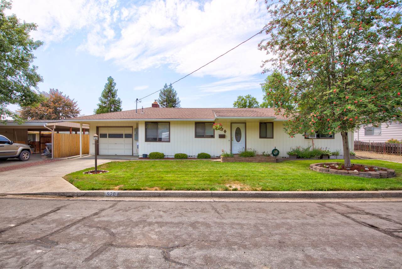 920 Croxton Avenue - Photo 1