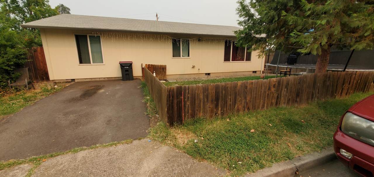 31-33 Lewis Avenue - Photo 1
