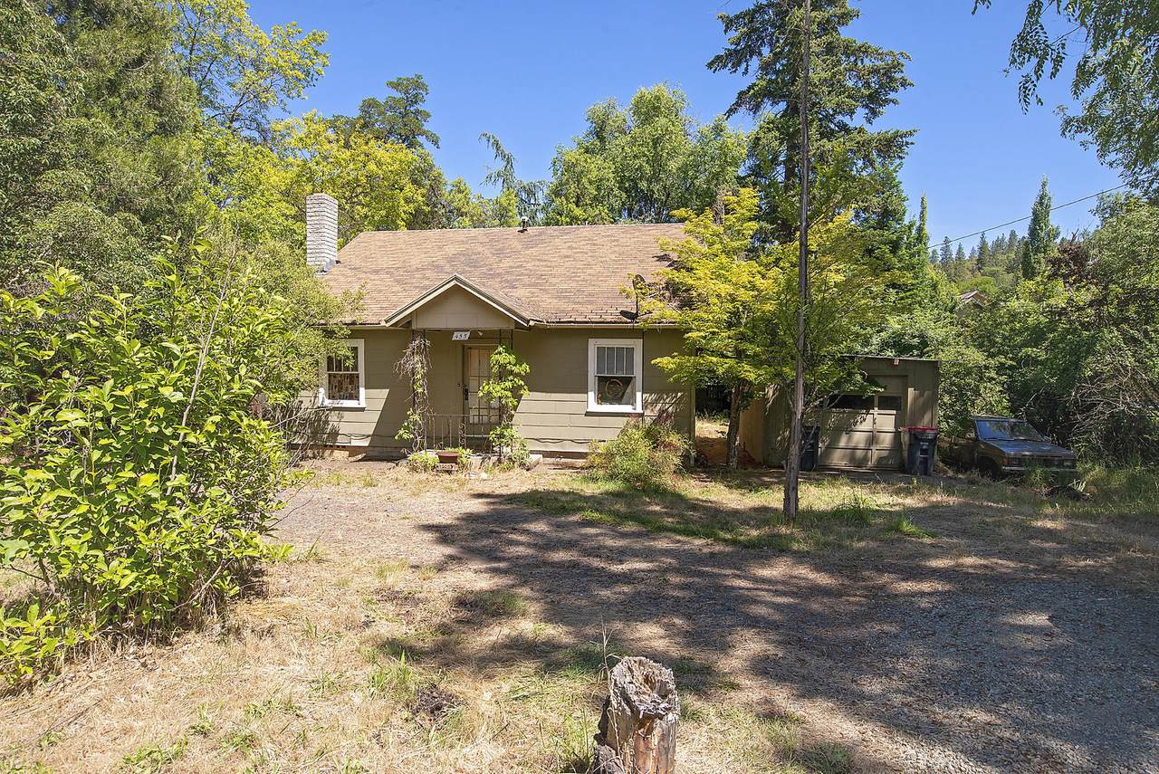455 Applegate Street - Photo 1