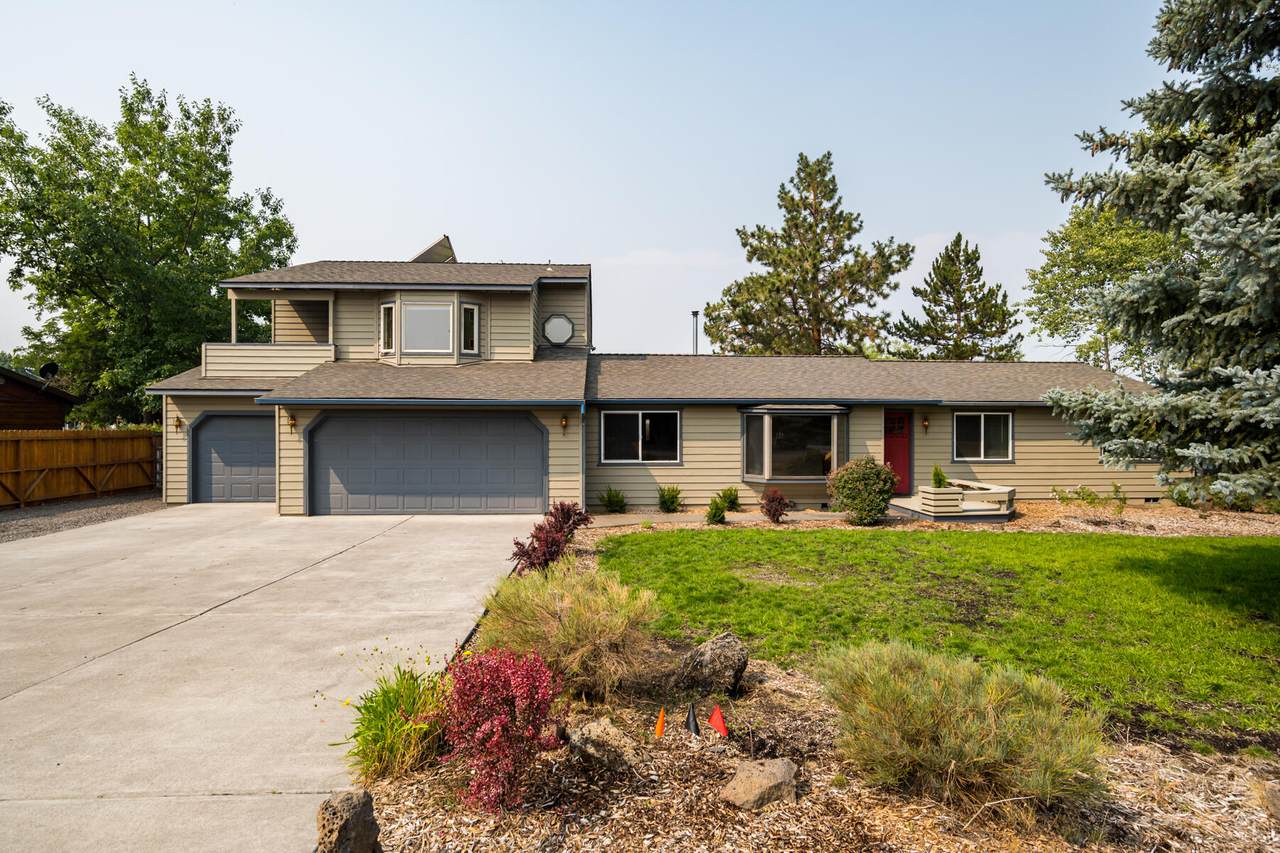 61161 Cottonwood Drive - Photo 1