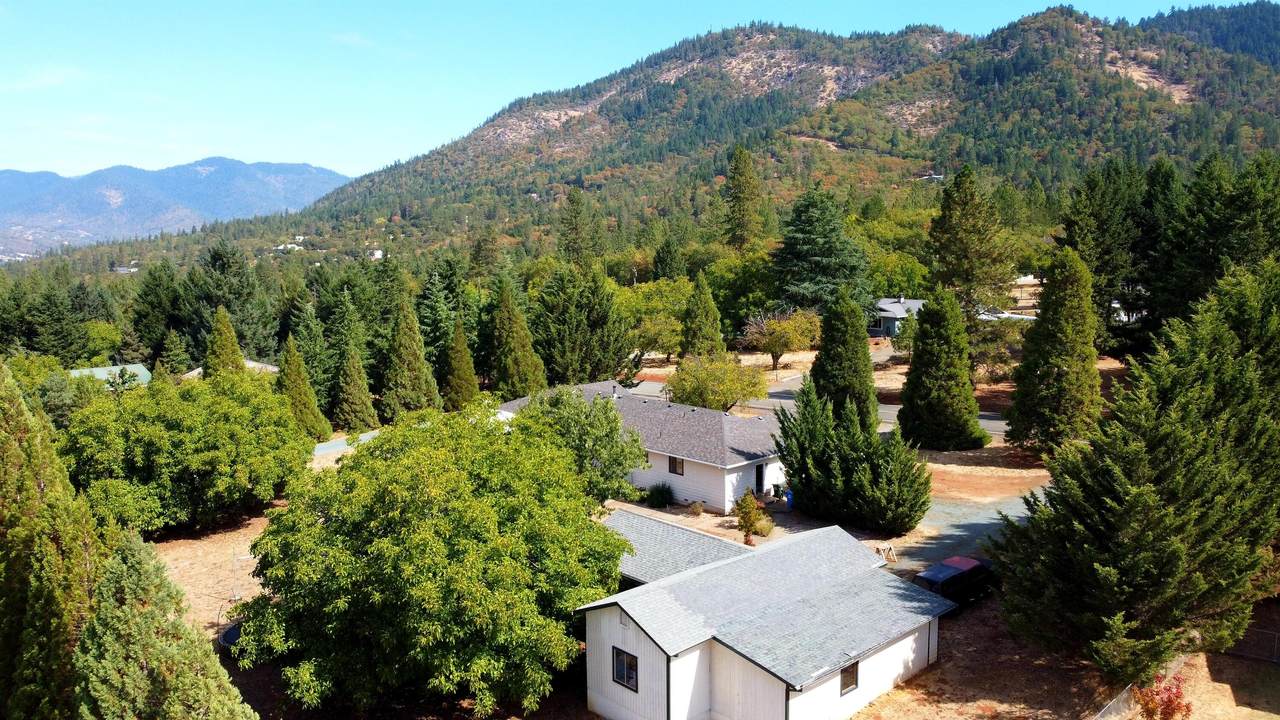 200 Village Lane - Photo 1