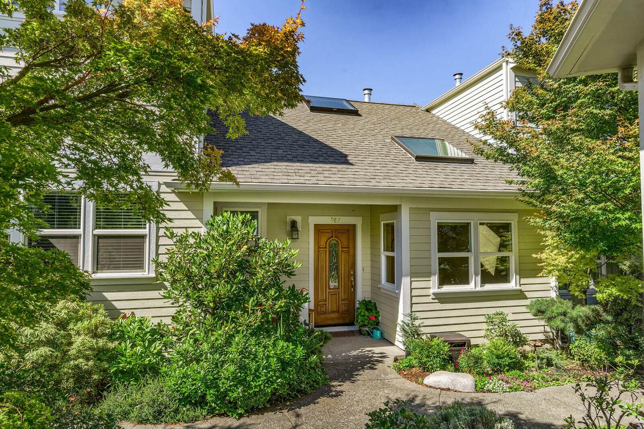 987 B Street - Photo 1