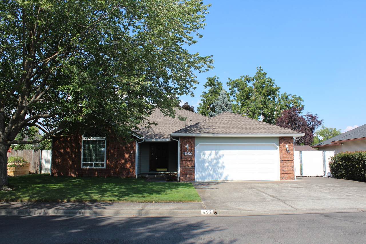 492 Vincent Avenue - Photo 1