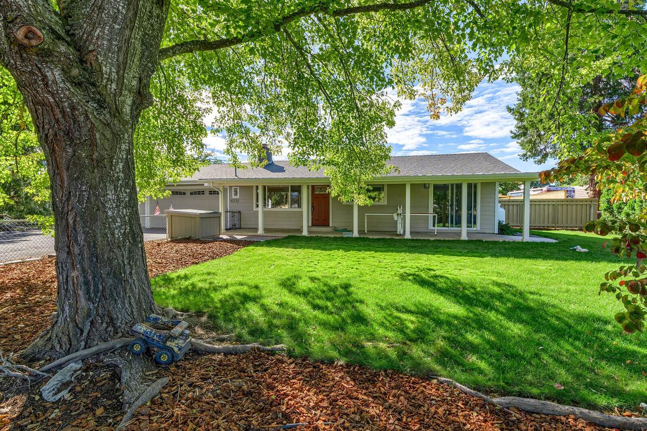 6221 Mcloughlin Drive - Photo 1