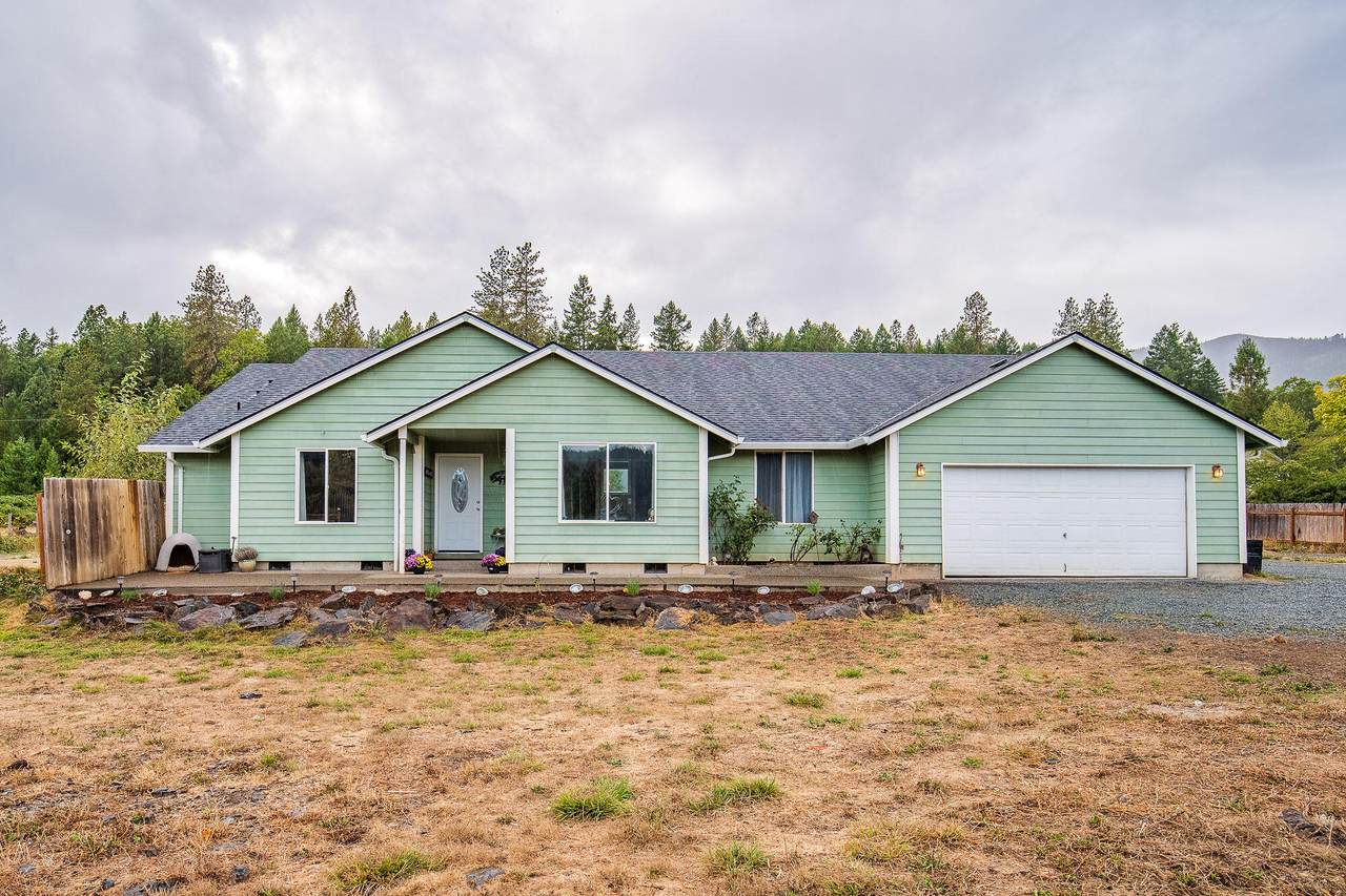 682 Pickett Creek Road - Photo 1