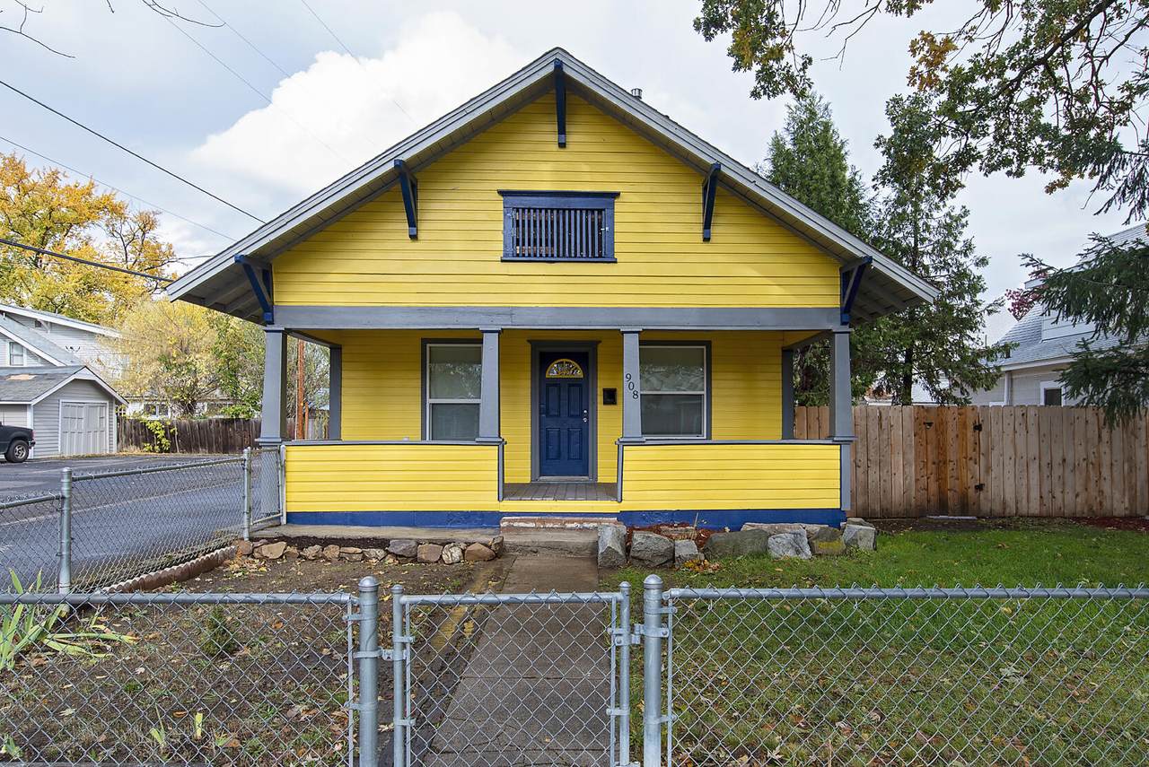 908 10th Street - Photo 1