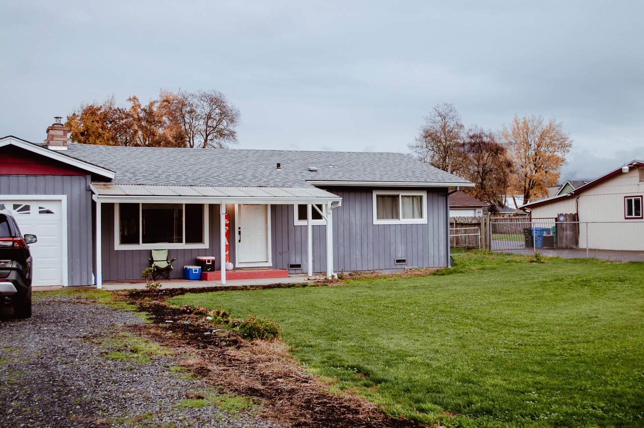 1385 Redwood Circle - Photo 1