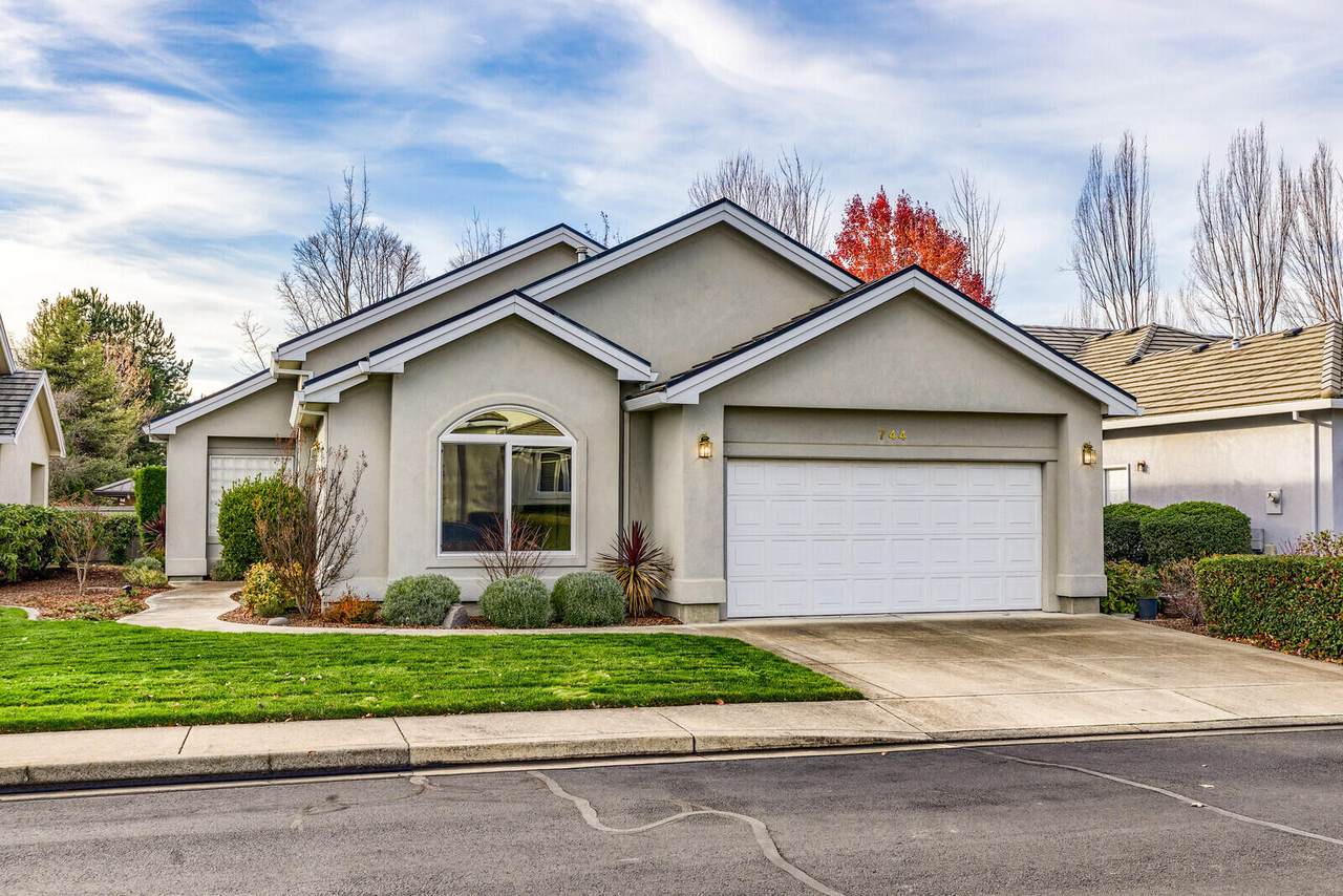 744 Fernwood Drive - Photo 1