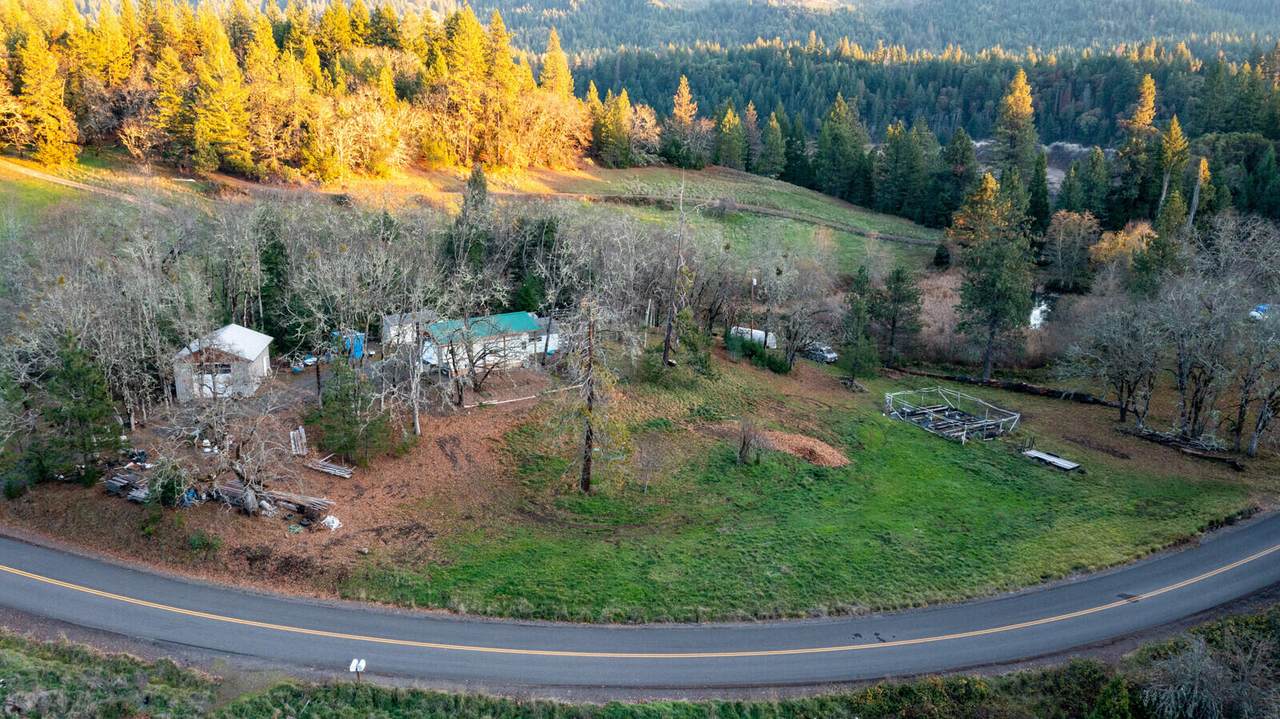 215 Evergreen Drive - Photo 1