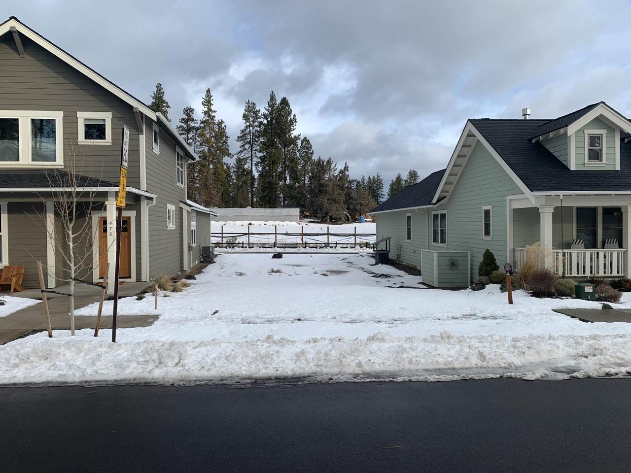 988 Black Butte Avenue - Photo 1