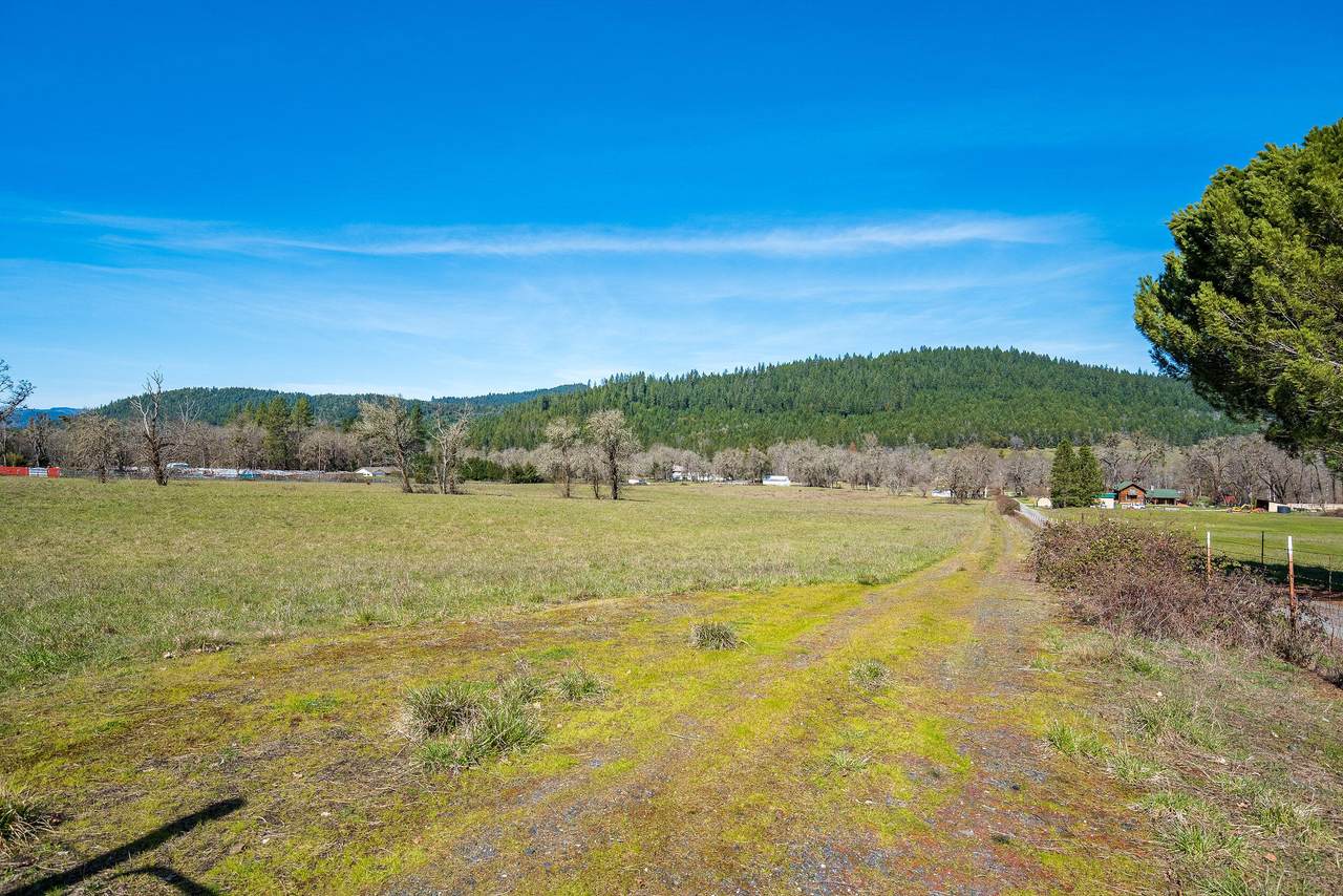 700 Sunny Glen Way - Photo 1
