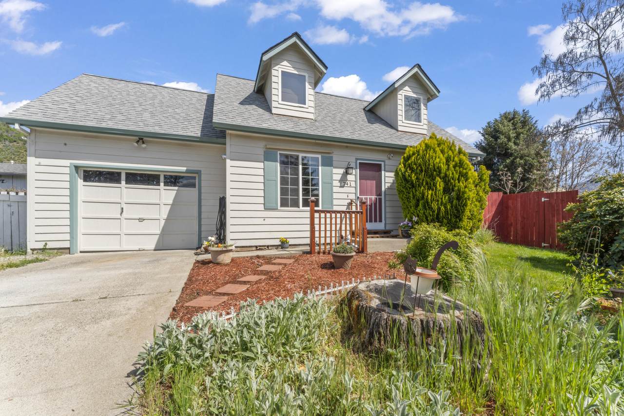 741 12th Street - Photo 1