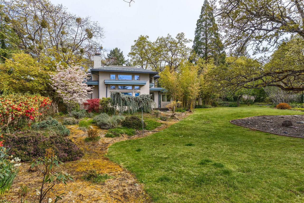 2425 Main Street - Photo 1