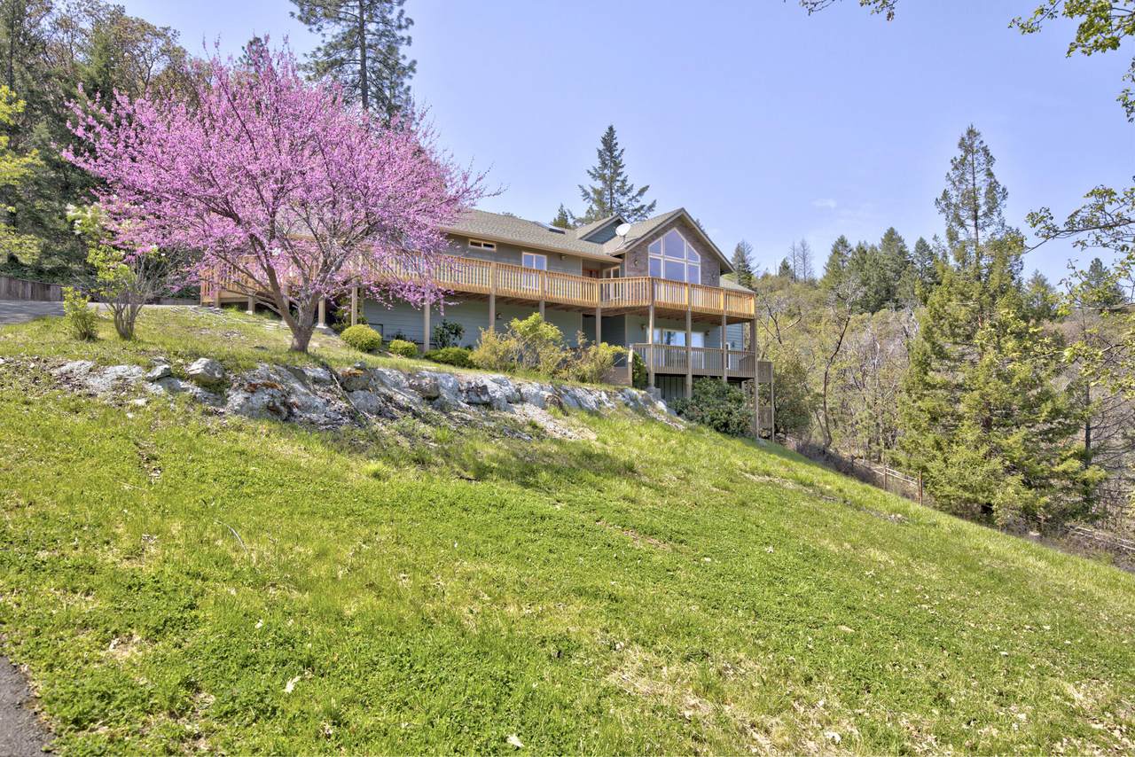590 Jess Way - Photo 1