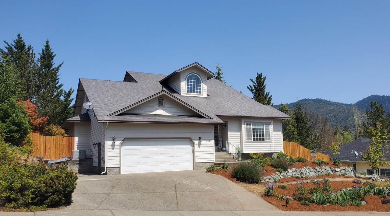 1214 Cooke Avenue - Photo 1
