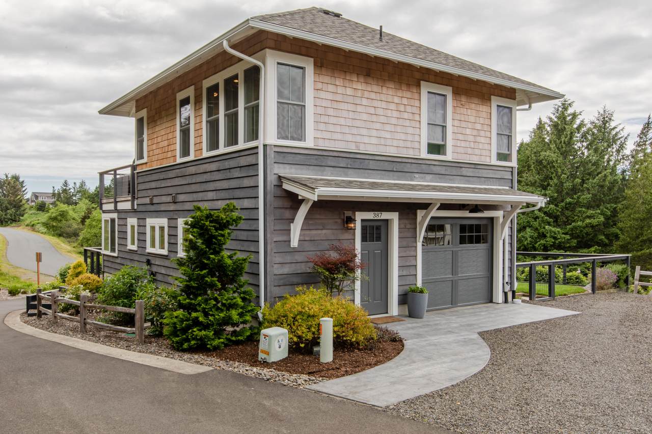 387 Jackson Way - Photo 1