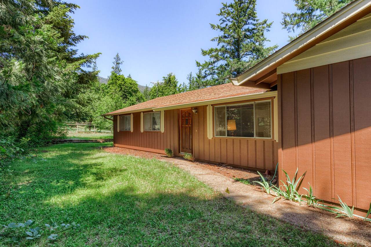 453 Canyon Oak Drive - Photo 1