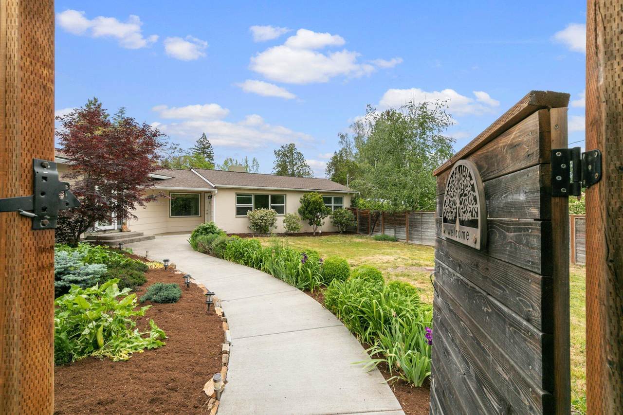 893 Hillview Drive - Photo 1