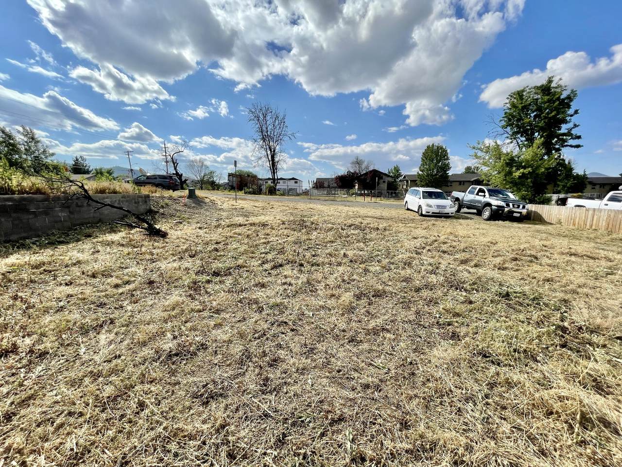 420 Rogue River Parkway - Photo 1