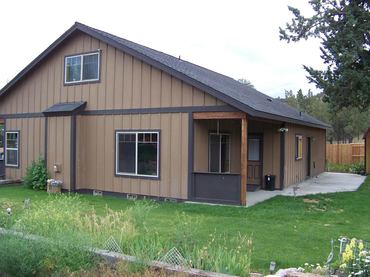 1568 Park Drive - Photo 1