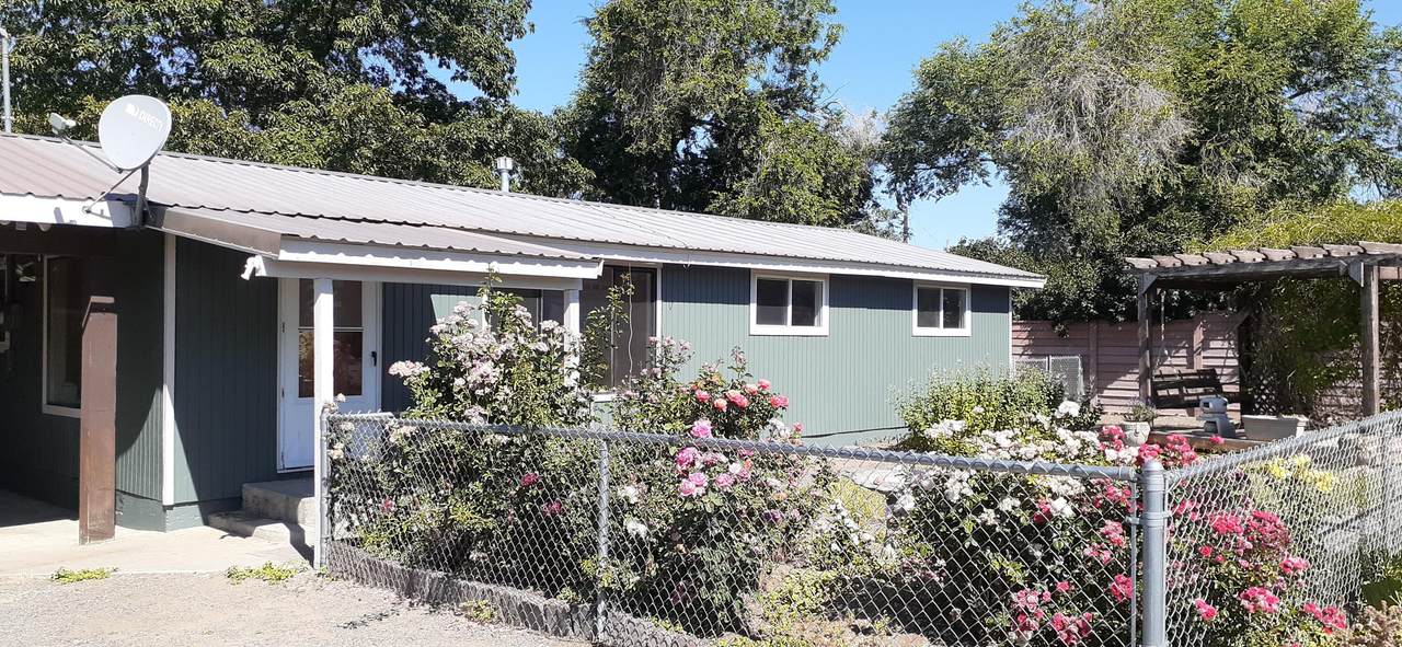 215 2nd Avenue - Photo 1