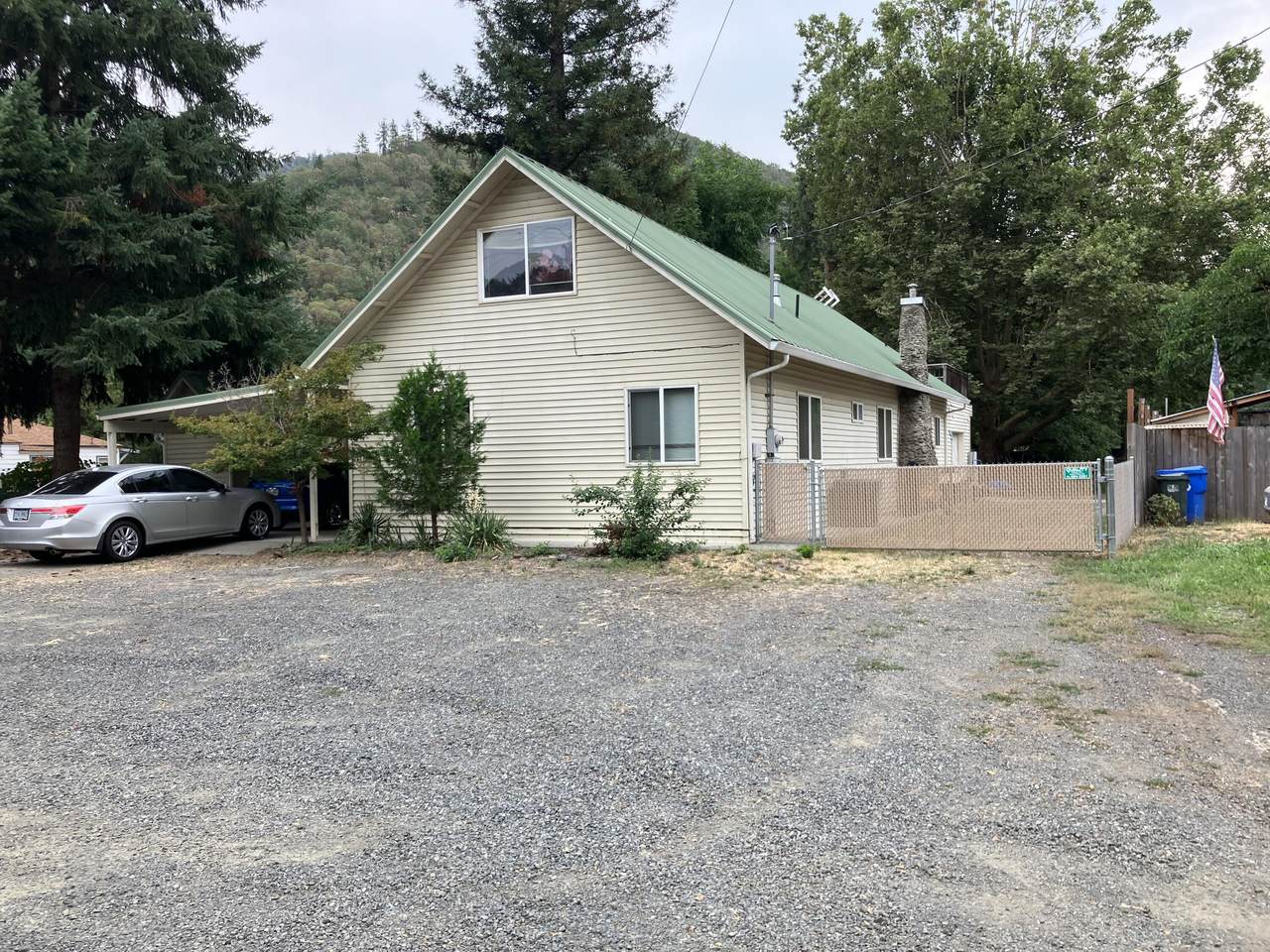 1125 Rogue River Highway - Photo 1