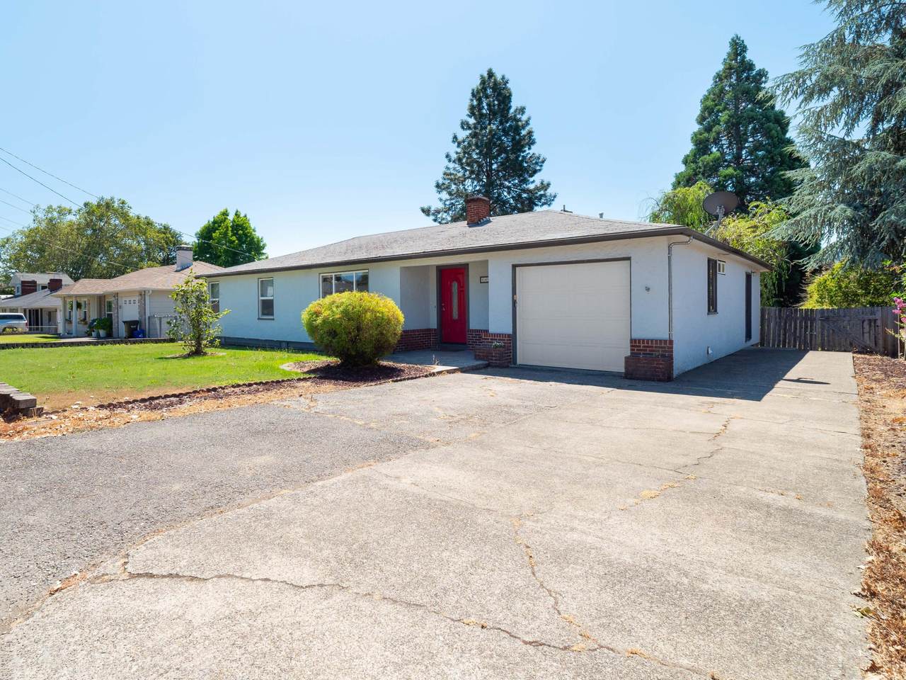 1585 Almond Avenue - Photo 1