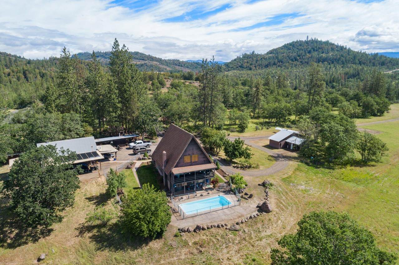 1875 Crowfoot Road - Photo 1
