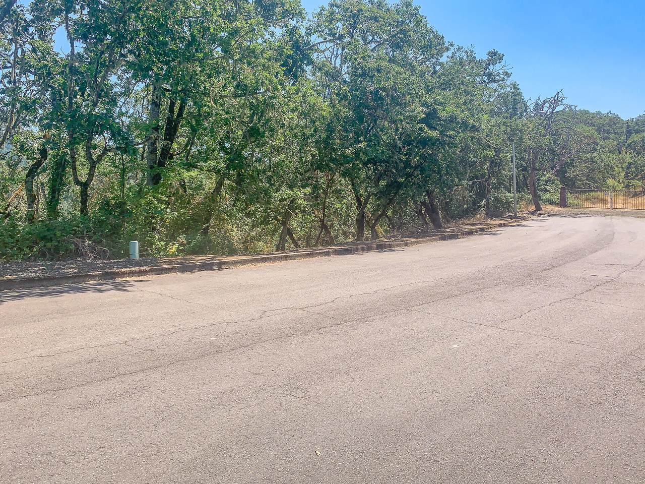 835 Summit Drive - Photo 1