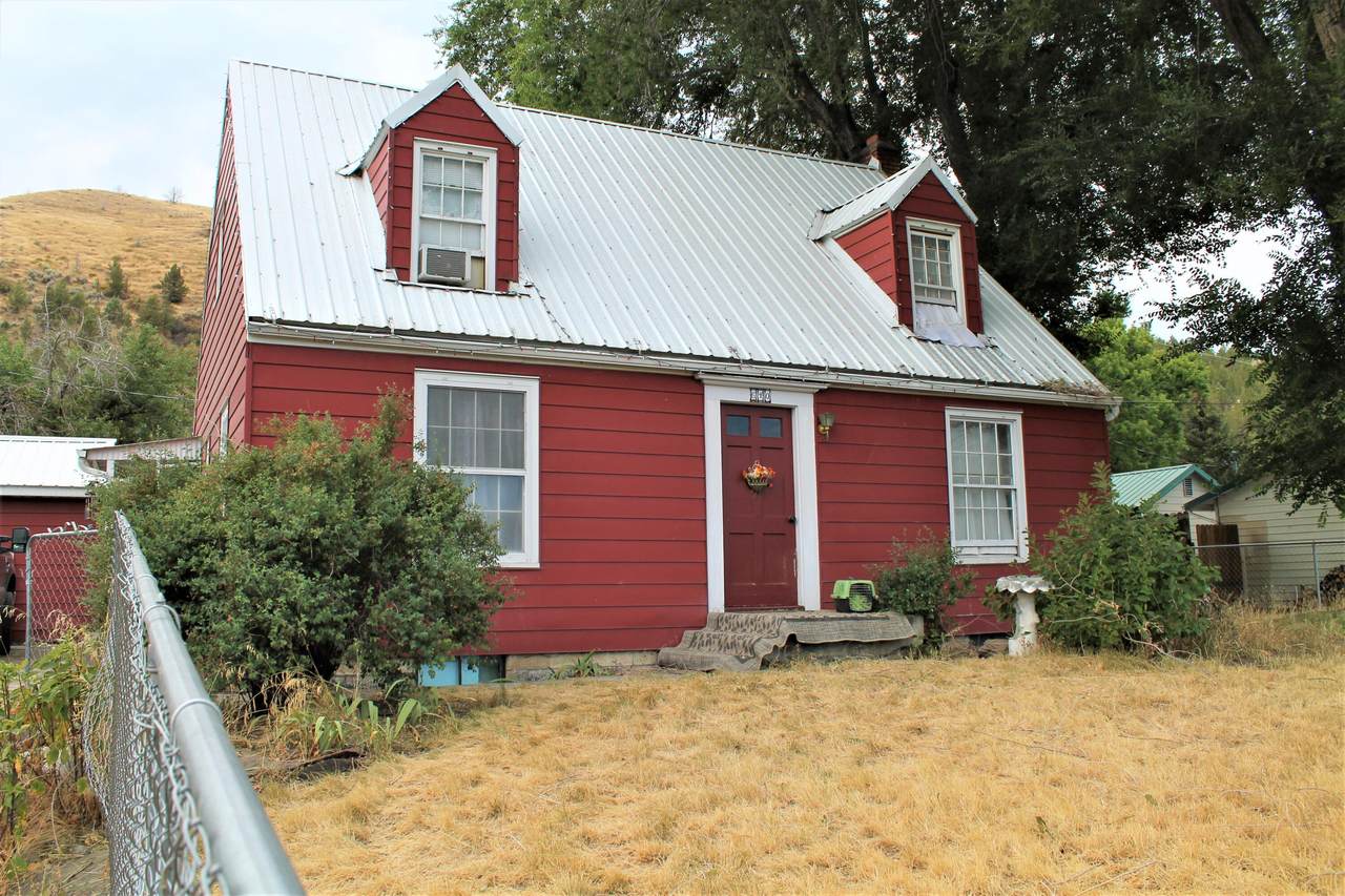 640 Hillcrest - Photo 1