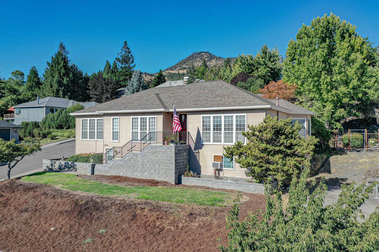 4621 Torrey Pines Drive - Photo 1
