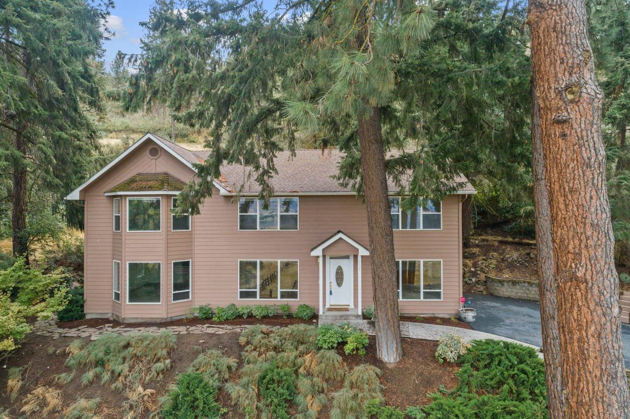 1155 Lakeshore Drive - Photo 1