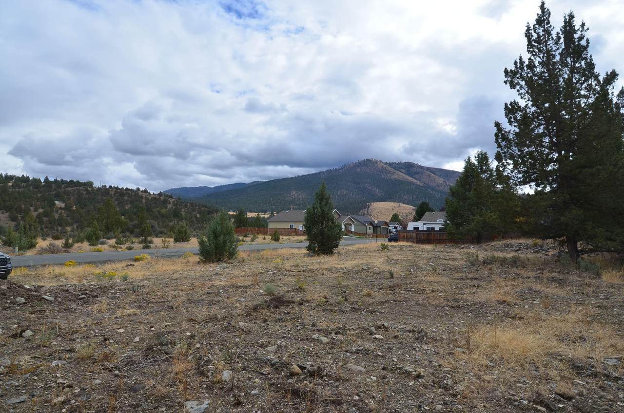 2700 Elkview Drive - Photo 1