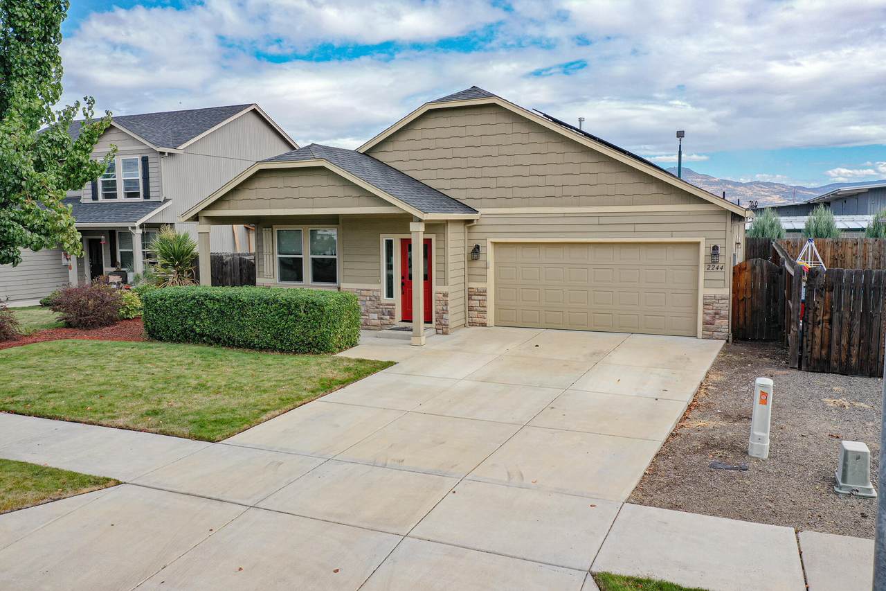 2244 Kingswood Drive - Photo 1