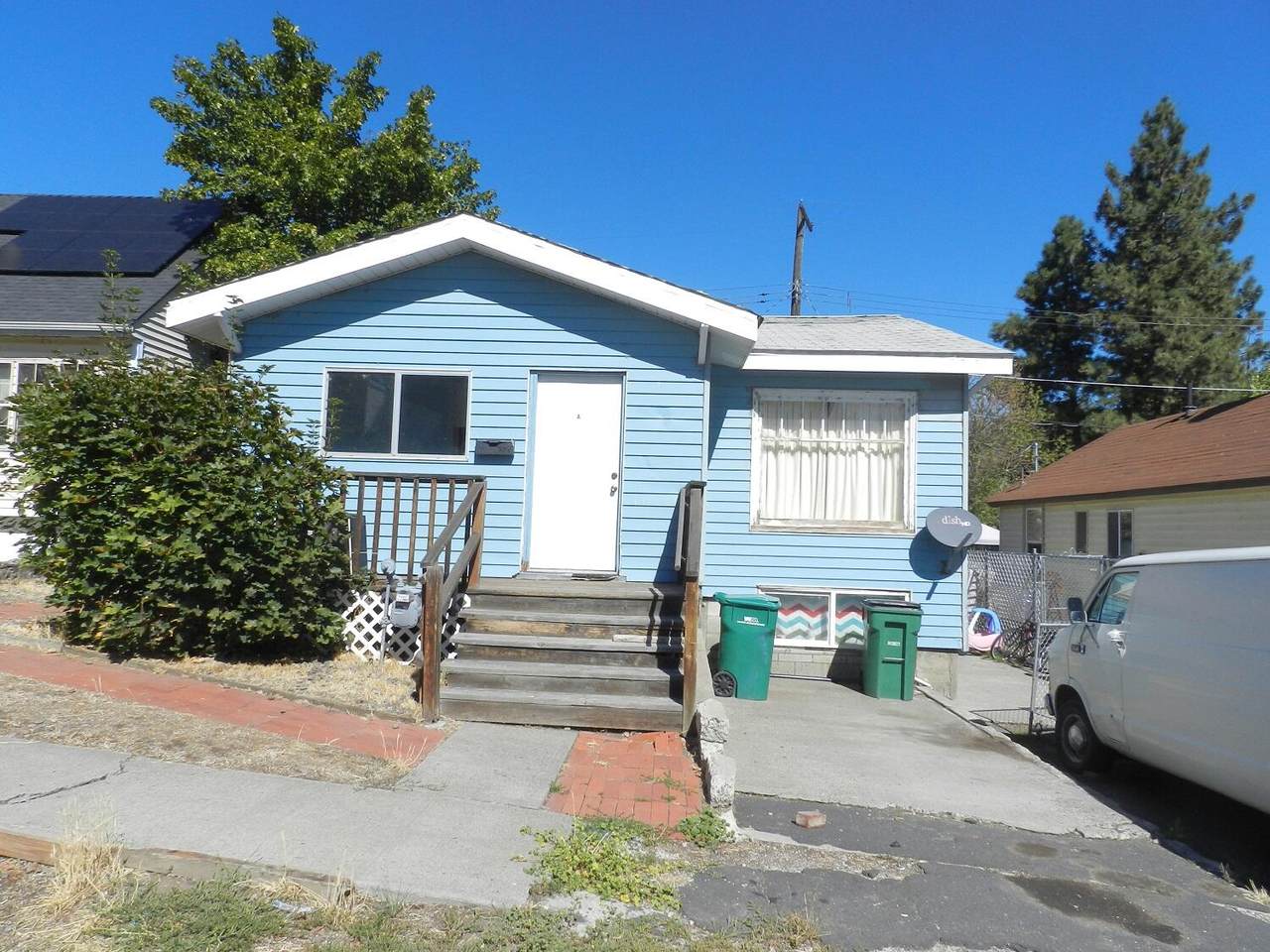727 Roseway Drive - Photo 1