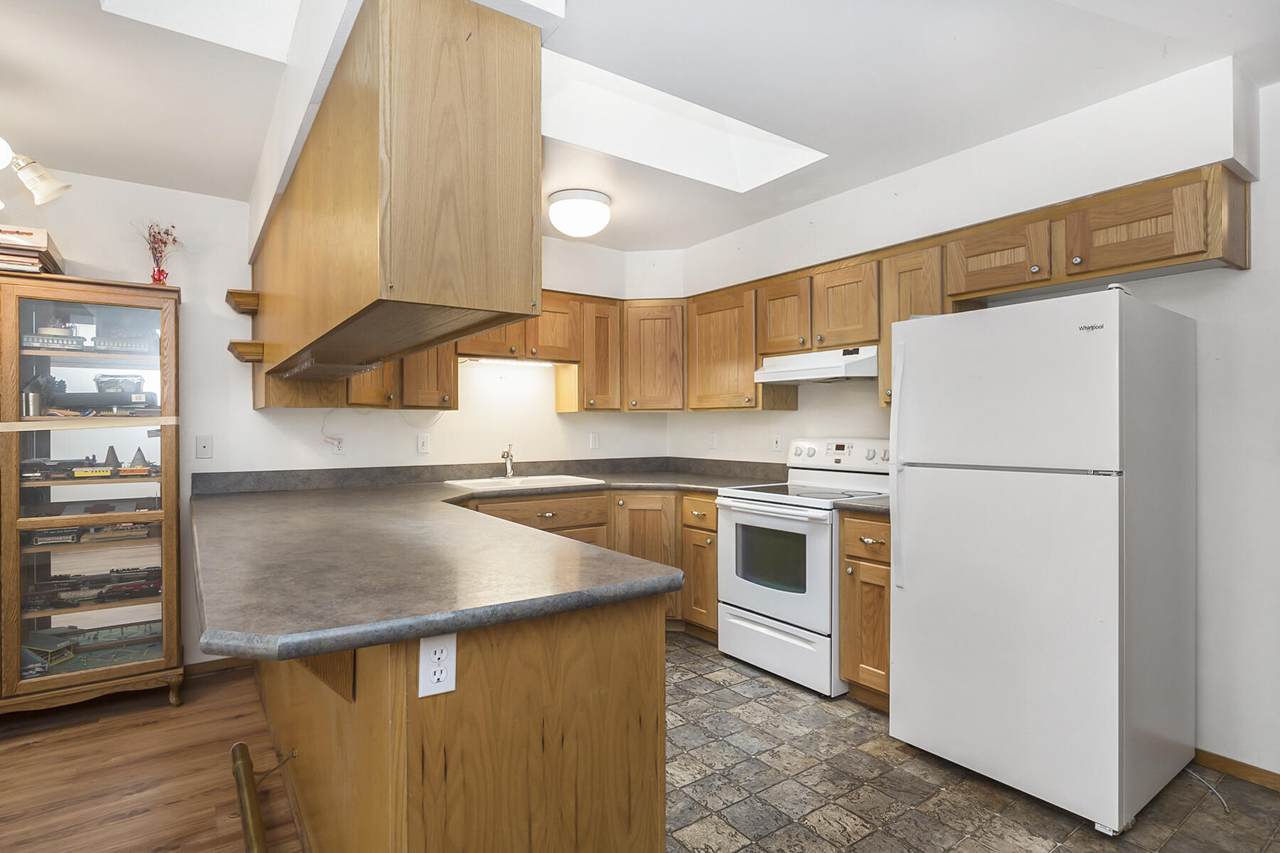 902 Stratford Court - Photo 1