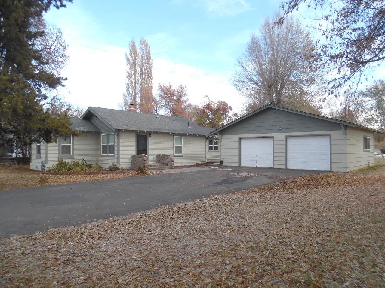 2833 Summers Lane - Photo 1