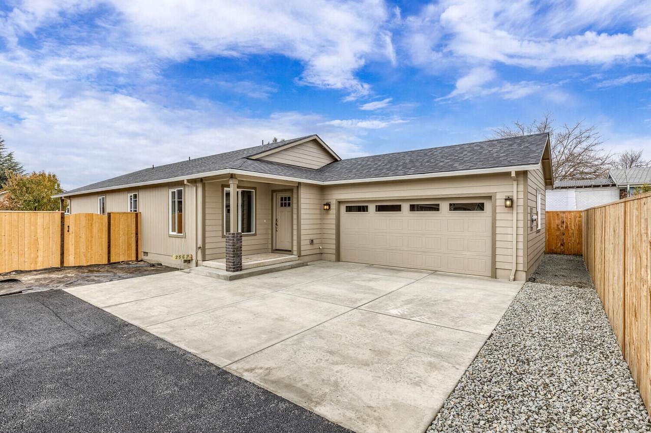 2567 Howard Avenue - Photo 1