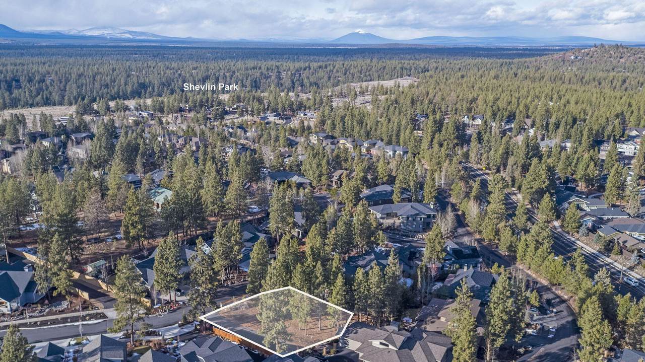 62702 Mt Thielsen Drive - Photo 1
