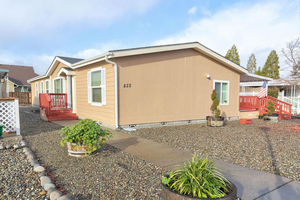 822 Roguelea Lane - Photo 1