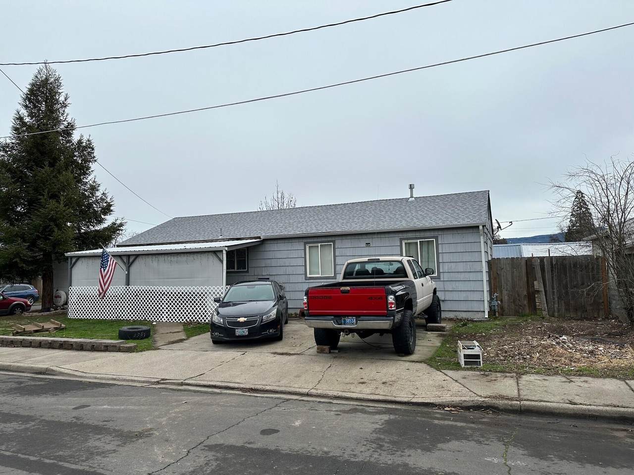 401 South Peach Street - Photo 1