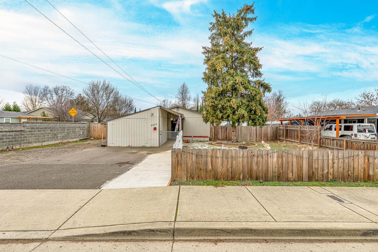 2439 Howard Avenue - Photo 1