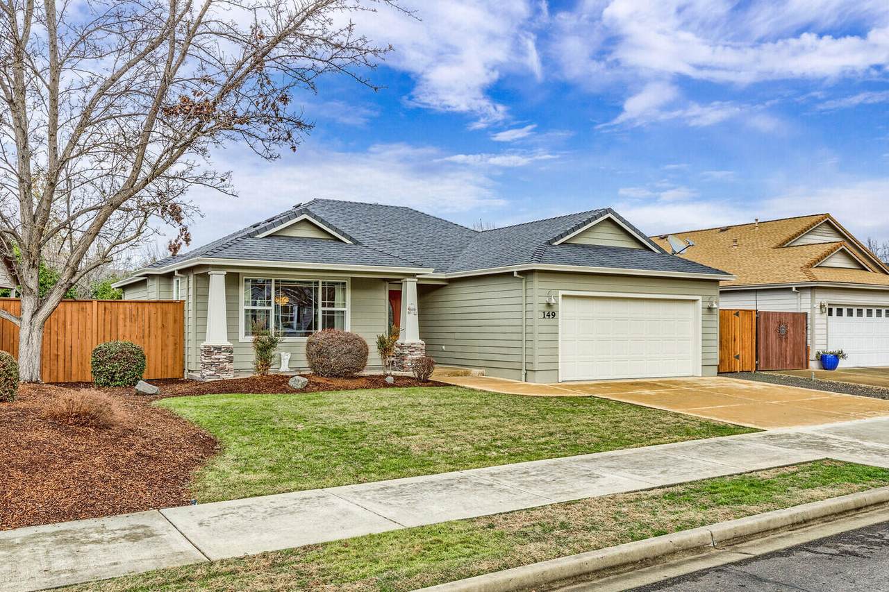 149 Glenwood Drive - Photo 1